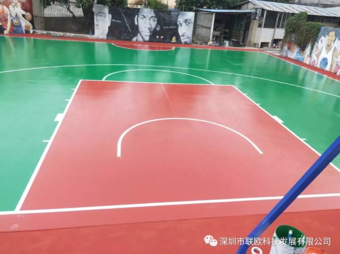 再擠也要建籃球場(chǎng)，哪怕半個(gè)也好